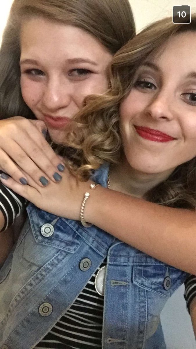 debrahrenee18's tweet photo. Happy birthday Laini! Love you 😘 https://t.co/bgSZuhHLDc