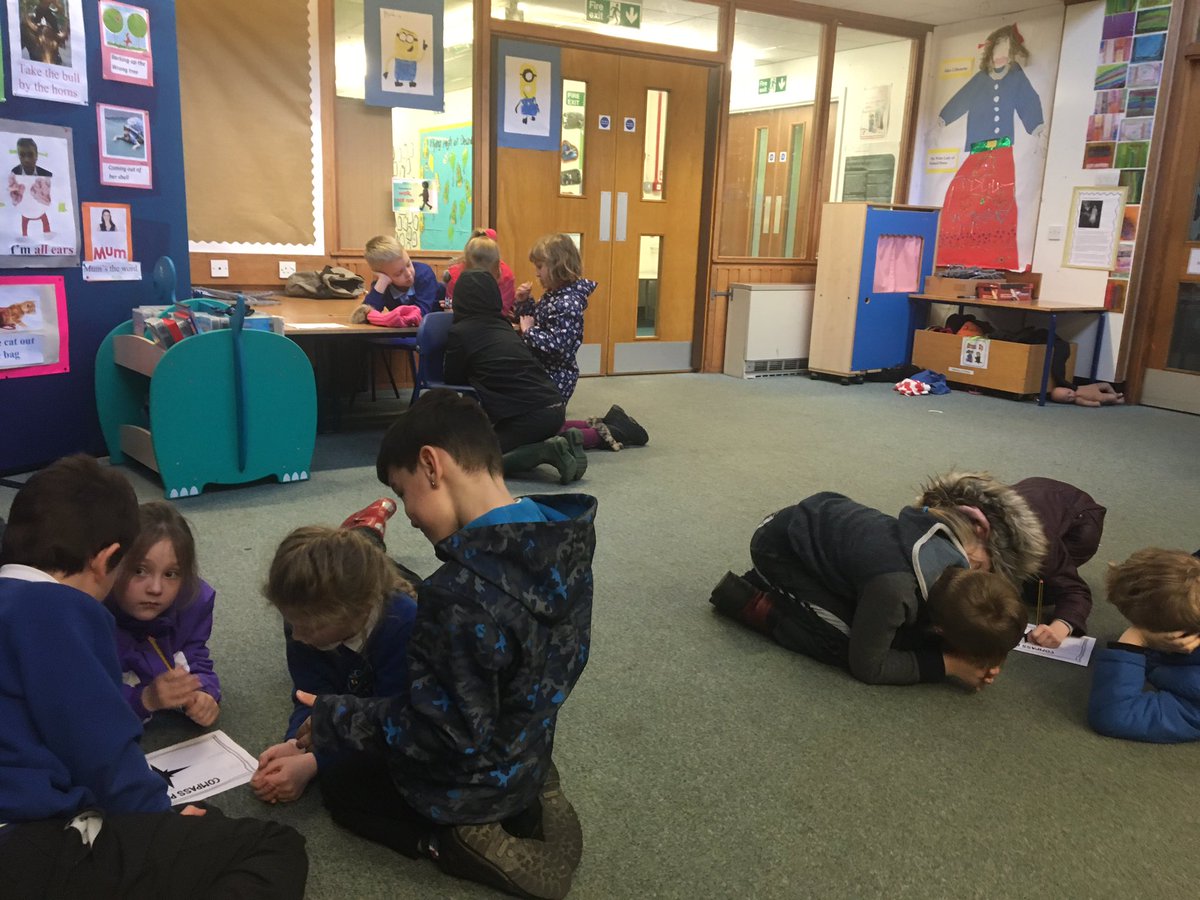 DeanburnPS_P5M's tweet image. Working in our outdoor learning cooperative groups #compasspoints #makingthinkingvisable