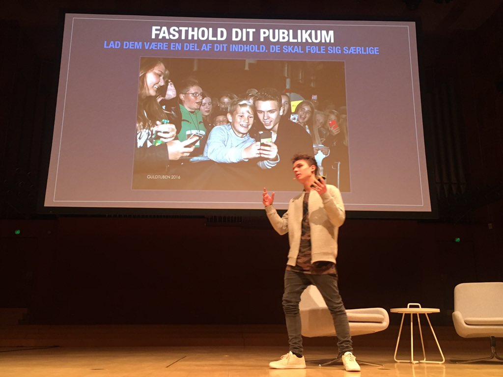 CphTransform's tweet photo. Som youtuber er det vigtigt at interagere, og svare, brugerne i kommentarfeltet, så de føler sig særlige @RasmusBrohave #cphtransform17 https://t.co/iKNR2kt9bP