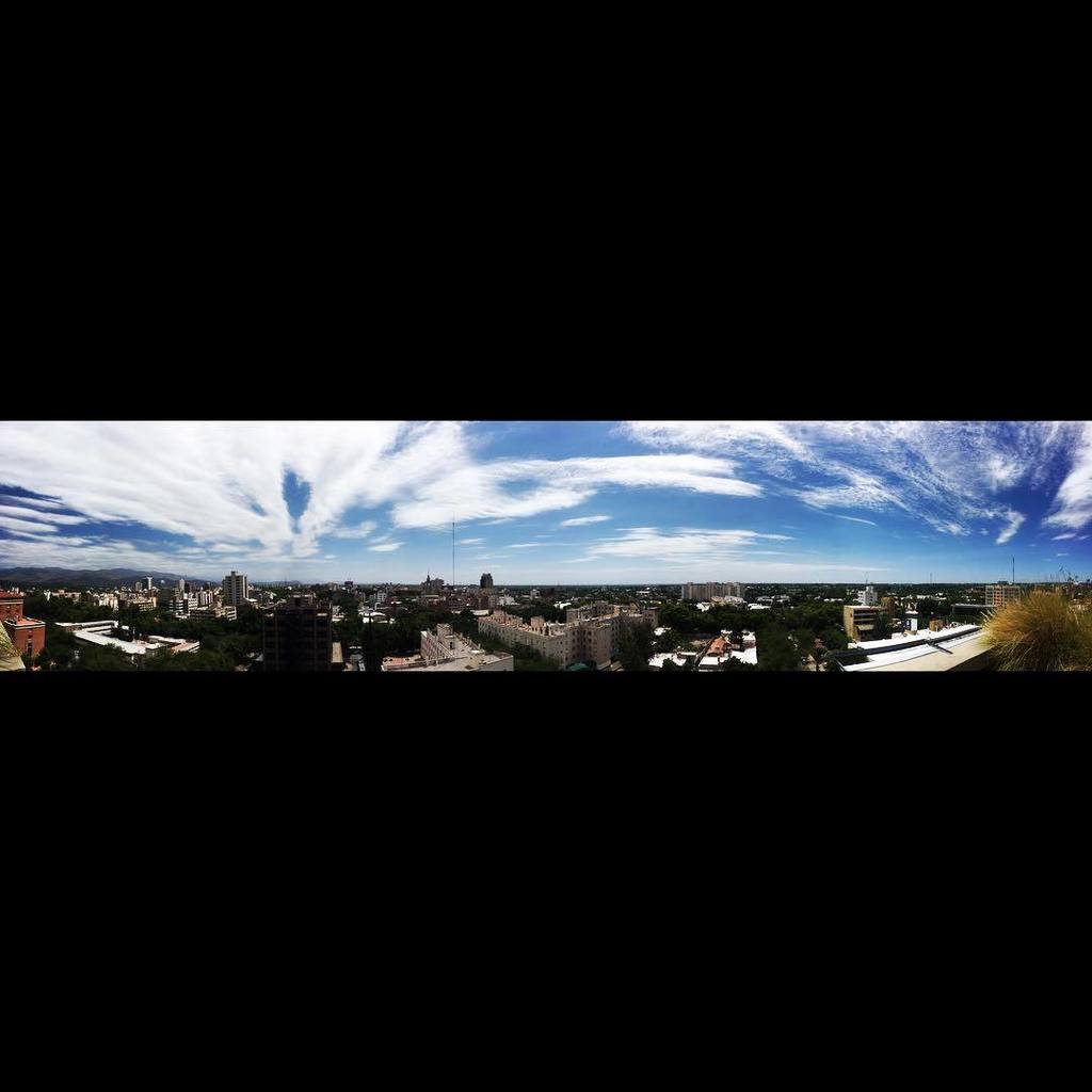 PuraVida_Exp's tweet image. #Panorama #viewingpoint #argentina 🇦🇷 #mendoza #bluesky #clouds #andesview bit.ly/2dlEBgl