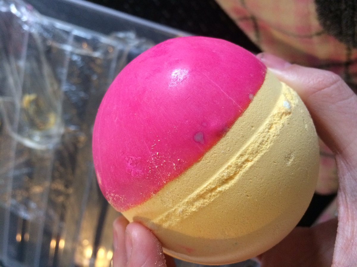 stephhii92's tweet photo. 😷😷😷😷 bit gross @lushltd not gonna lie. Love a bit of mould floating around with me #lush #notsolush https://t.co/AU7cSohtRf