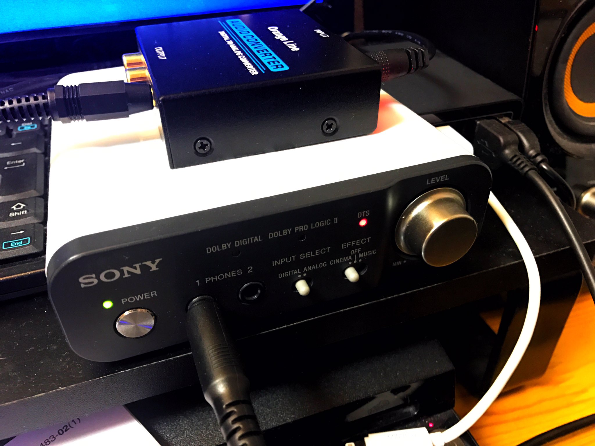 Hirotaka Yonezawa Auf Twitter Sonyのdp 1000というバーチャルサラウンドヘッドフォン用アンプをヤフオクで Su Dh1という同様の製品も保有してますが最近は流行らないのかこの手の製品がまるで無い レトロゲームでは使いませんが最新のゲームとかbdには最適で良いん