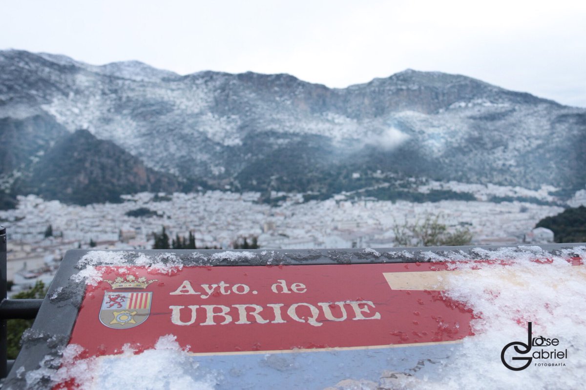 FotografiaJoseG's tweet photo. Ubrique nevado! ❄️❄️❄️❄️ https://t.co/KBCtpHfum4