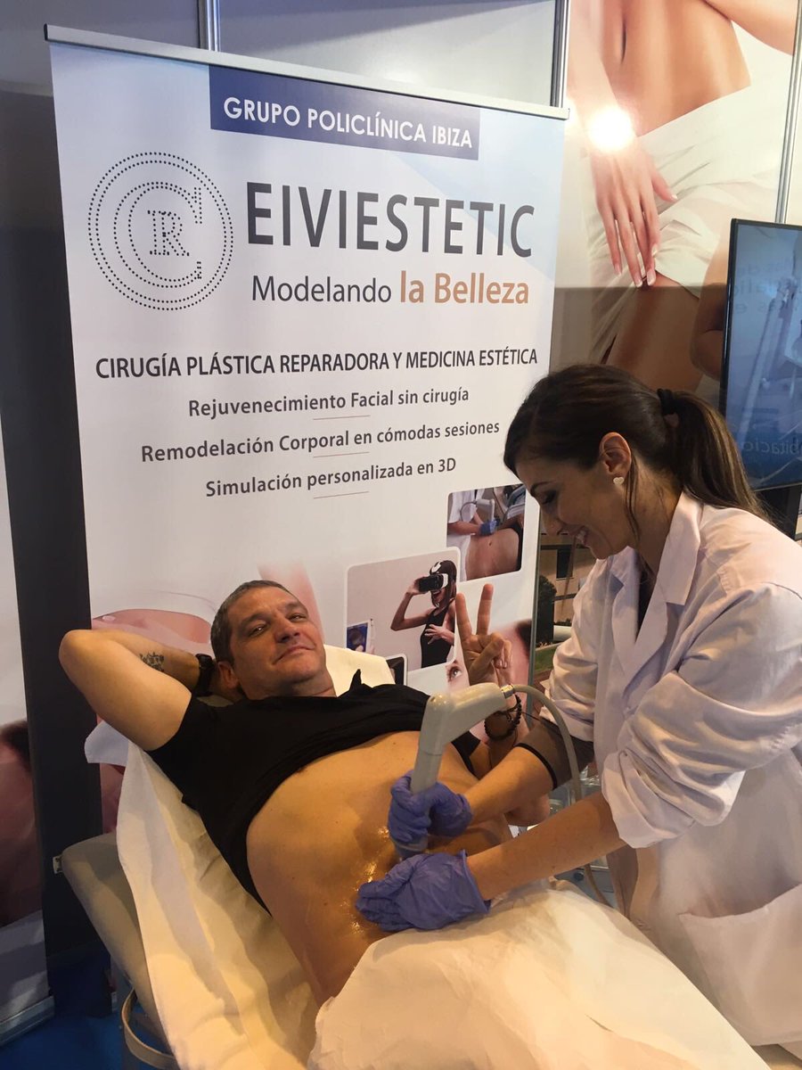 gusgonzalves's tweet photo. En Fitur en @grupopoliclinic intentando mejorar lo que no tiene solución por empeño de @evagomezm https://t.co/SBKDy4vNfv