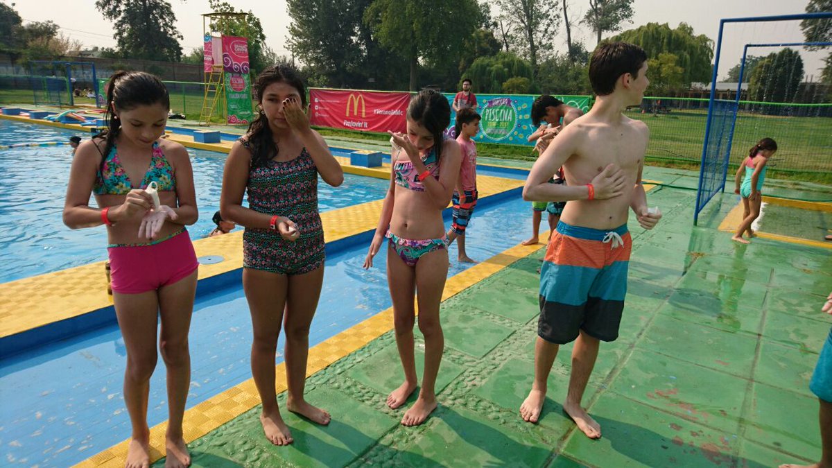 Panisello_PR's tweet photo. @mcdonalds_cl y #EstacionCentral inician #PlanVerano2017 con #Aquafit para 3° edad, talleres para niños y un solmáforo para cuidar tu piel https://t.co/jr5XQPuKU1