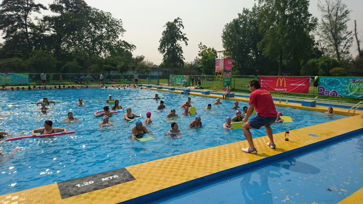 Panisello_PR's tweet photo. @mcdonalds_cl y #EstacionCentral inician #PlanVerano2017 con #Aquafit para 3° edad, talleres para niños y un solmáforo para cuidar tu piel https://t.co/jr5XQPuKU1