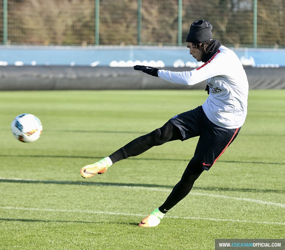 ECavaniOfficial's tweet photo. Entrenamiento de esta mañana.
Entrainement ce matin.
L'allenamento di questa mattina. https://t.co/LhafW0Ogon