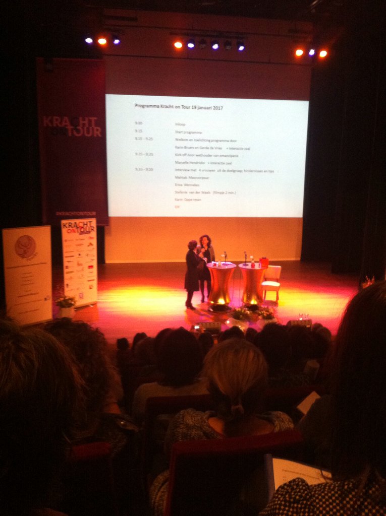 relatiegestrand's tweet photo. 450 talentvolle vrouwen, een mooi programma, 600 deals!  Bedankt @FeniksTilburg #krachtontour013 https://t.co/pi1lAjvlrD