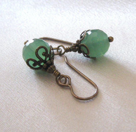 sendinglovegems's tweet image. Green Honeycomb Glass Earrings Vintaj Hooks Art Nouveau Style tuppu.net/efcbb62a #jewelryonetsy #jetteam