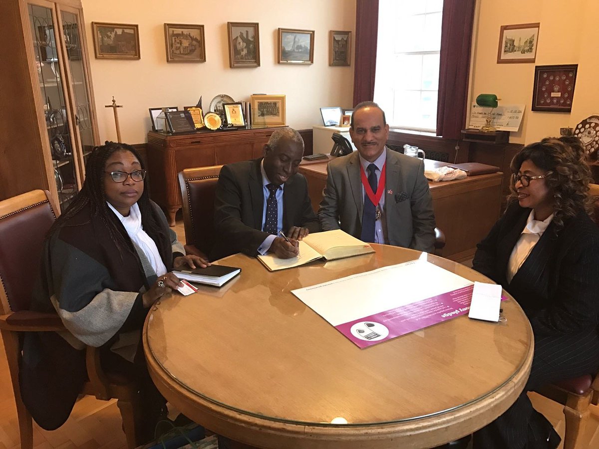 TheGhanaSociety's tweet photo. Deputy Mayor of Luton meets Ghana Society UK and Ghana High Commission Trade &amp; Industries Councillor to discuss trading btwn Ghana &amp; UK. RT https://t.co/ccCQx89cIb