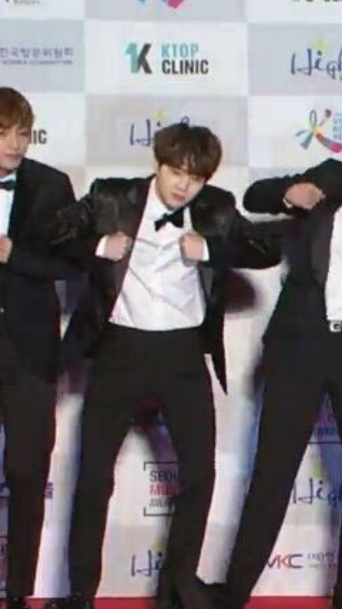 ribon_green's tweet photo. おじいちゃんと孫

#笑ってはいけないBTS24時 
#BTSで妄想 https://t.co/KtRLt1azG2