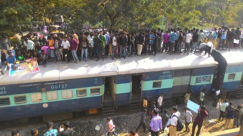 rameshlaus's tweet image. Dear #JusticeforJallikattu Protesters - Please don&apos;t stop trains.. U r inconveniencing the passengers.. Will bring a bad name to the cause..