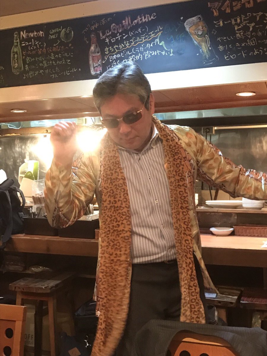 tsuruzemi2017's tweet photo. 昨日は、4年生最後のゼミでした。とても印象深い、感慨深いゼミになりましたね😢追いコンではピカ(光)太郎実現にゼミ員一同歓喜でした！先輩方の一層のご活躍をお祈りするとともに、鶴ゼミのさらなるパワーアップを約束します！
ありがとうございました！！ https://t.co/zjSiuijJ8S