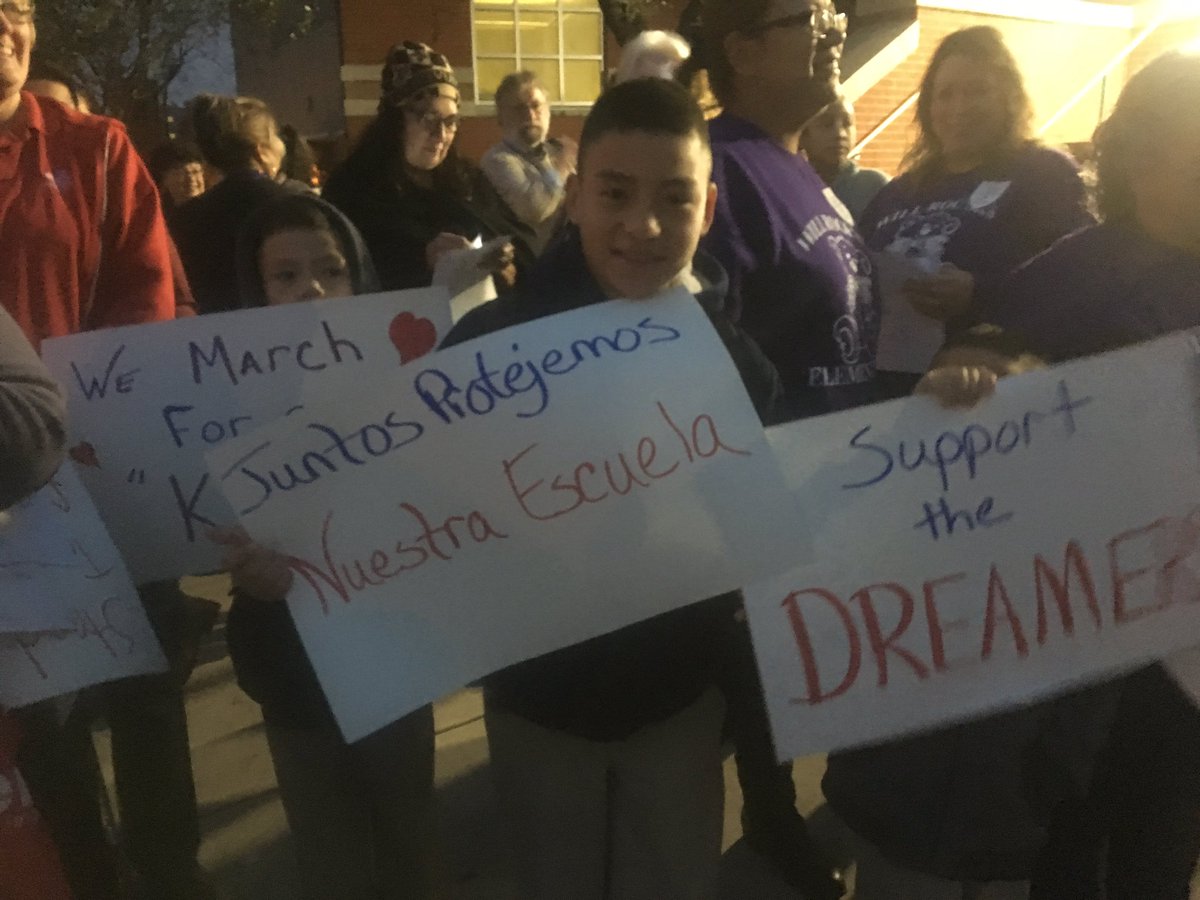 ReclaimOurSchls's tweet image. We March to Support the DREAMERS!
#MLKday2017 #Ihaveadream #ReclaimOurSchools