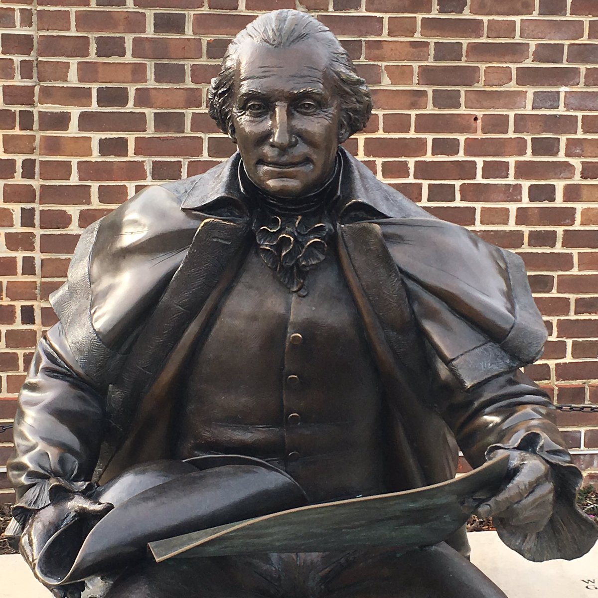 221 years ago George Washington decided to stop at 2 terms, setting precedent for our peaceful exchange of power. #berevolutionary #GWselfie