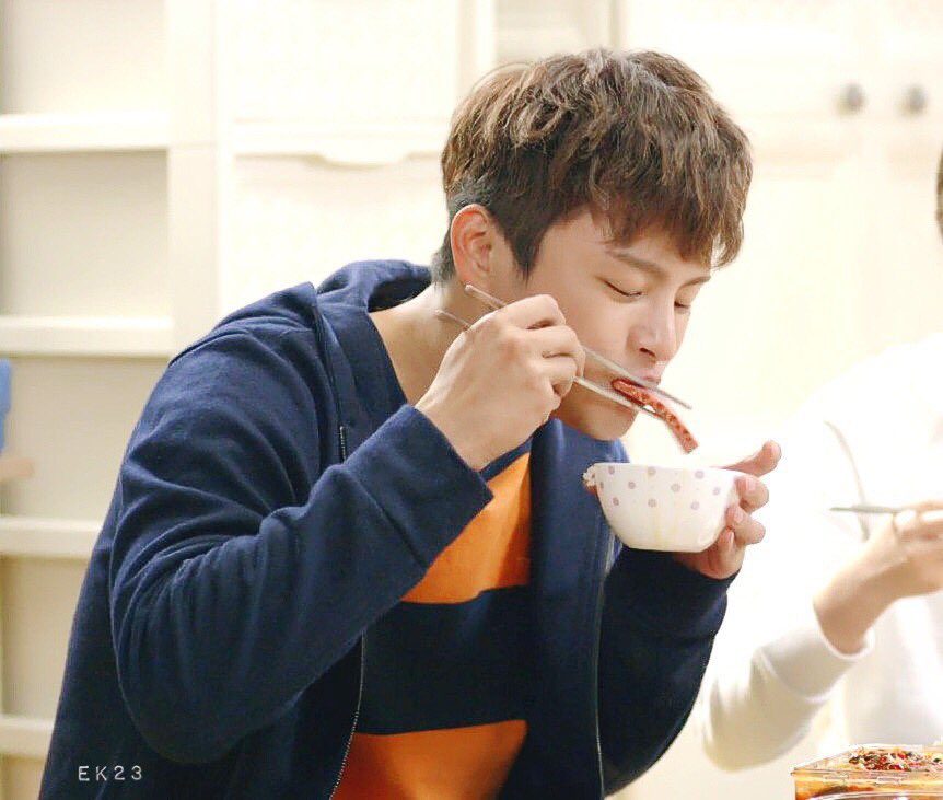 eekee1023's tweet photo. 냠_냠

#서인국 #SEOINGUK #ソ・イングク #徐仁國
#쇼핑왕루이 #Shopaholic_Louis https://t.co/JREVMCB4Eb