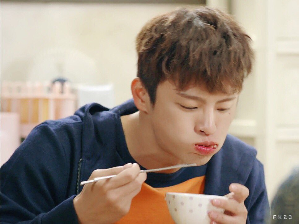 eekee1023's tweet photo. 냠_냠

#서인국 #SEOINGUK #ソ・イングク #徐仁國
#쇼핑왕루이 #Shopaholic_Louis https://t.co/JREVMCB4Eb