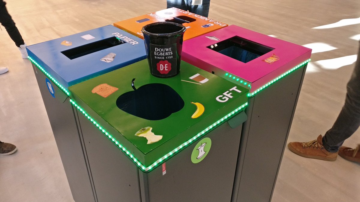 SValenbreder's tweet photo. Komt dat zien in de centrale hal van Heidelberglaan 7: Quest-studenten testen prototype Slimme Prullenbak https://t.co/exd7AJxnHN