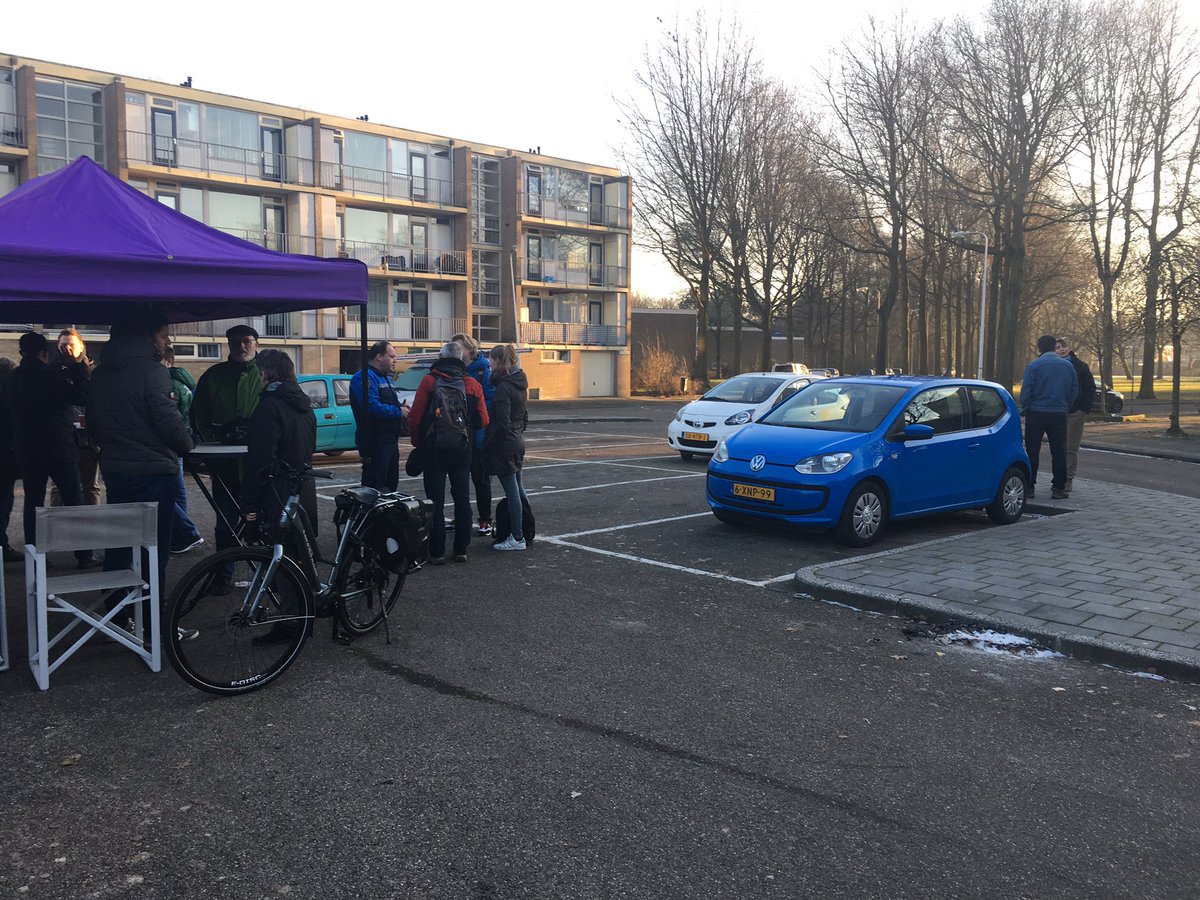 Ondanks de lage temp. toch bewoners in voor een gesprek op Fazantenplein <a href="/WM_ZeistWest/">Wijkmanager Zeist-W</a> @WSP_Koppeling <a href="/BOAGemZeist/">BOA Gemeente Zeist</a> @WoongoedZeist <a href="/CJGZeist/">CJGZeist</a>