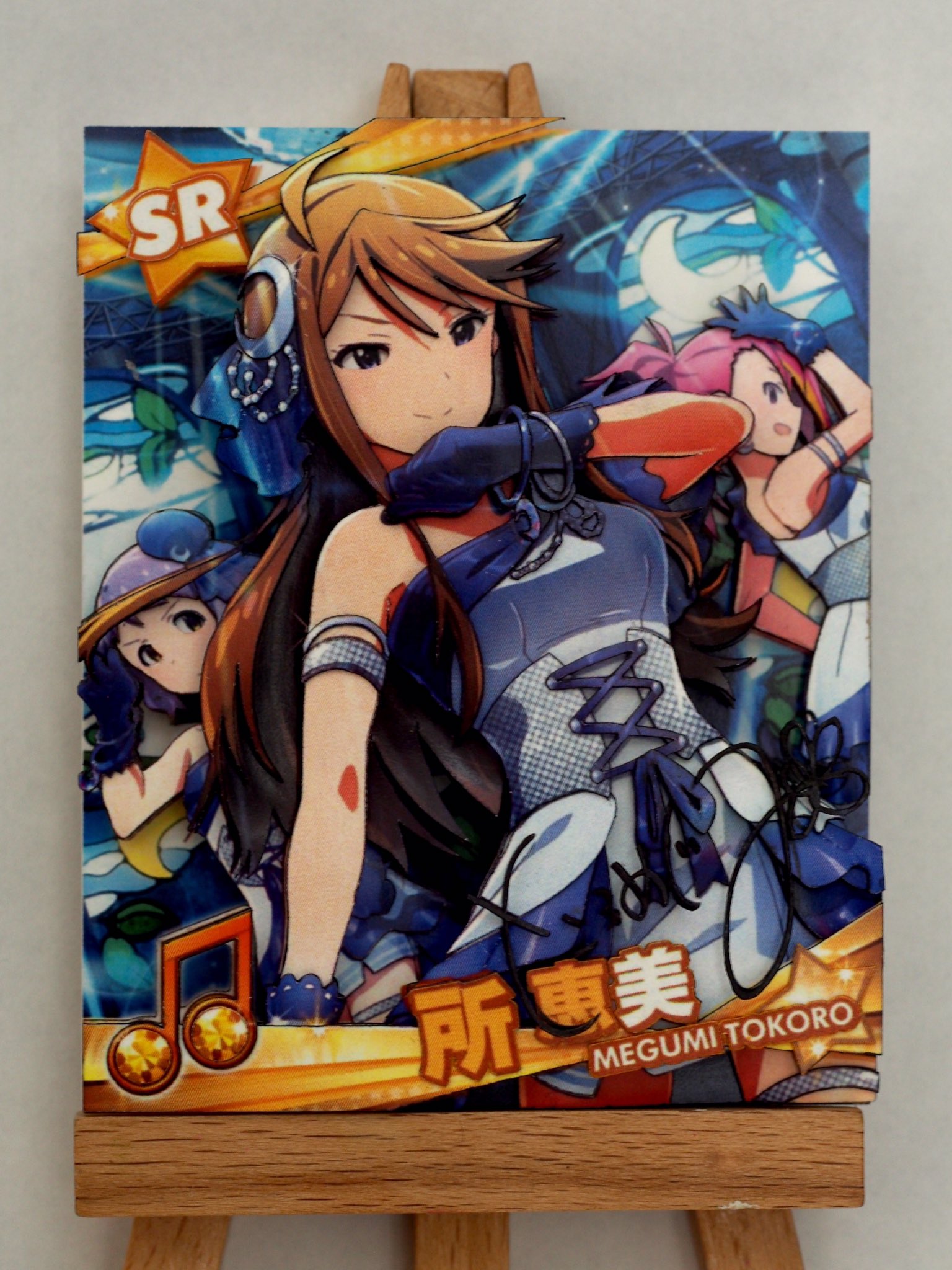 טוויטר ヨネザワラ בטוויטר Raise The Flag所恵美のシャドーボックス完成しました ミリオンライブで好きな3人が集まったユニットカードだったので かなり気合入れて作りました 恵美のサインも切り抜いて浮かせました Imas Ml 所恵美 新作シャドー