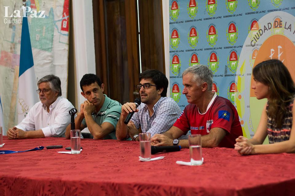 GobiernoLaPazER's tweet photo. @BrunoSarubi recibió a delegación de triathletas de Durazno(Uruguay)
#LaPaz - Ciudad para el Deporte
#TRIA2017
https://t.co/0MbTyEtowf https://t.co/tAXKetUh3n