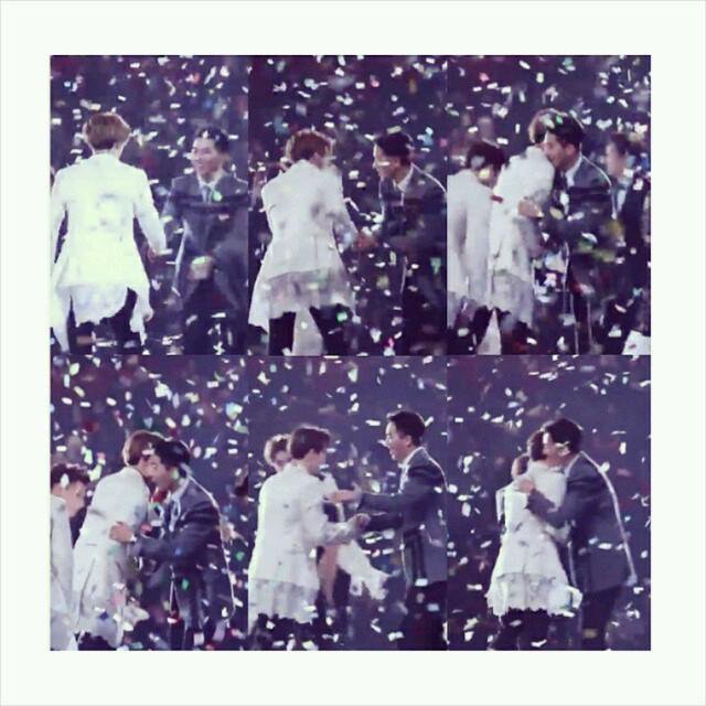 srpnatsy's tweet photo. เซฮุน×มิโนของวันนี้ และโมเม้นกอดกันตอนmama2014 นี่รอคอยโมเม้นนานมาก ฮืออออปริ่มแรง 2วงเมนของเรา😭
#SMA26th #WINXO https://t.co/c97xIqC8ZD