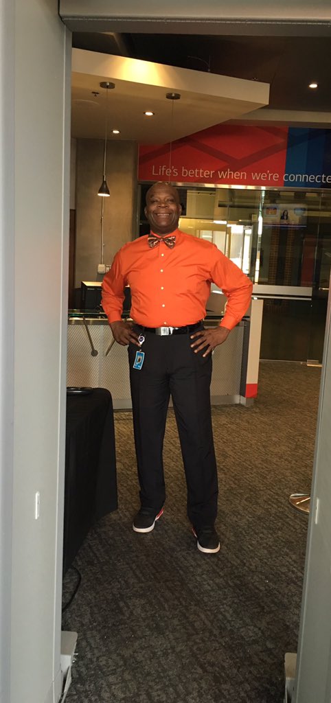 MVKinCLT's tweet photo. @MVKinCLT @hornets Mr. Charles always welcoming with a smile on!#clt https://t.co/UL33Z1gOlw