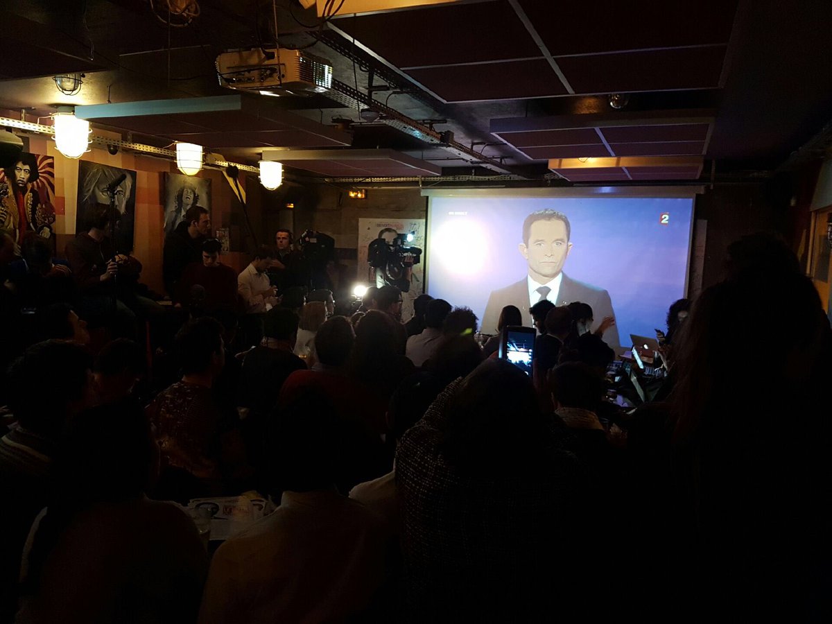 sonplusevent's tweet photo. Soirée débat de la gauche. #Hamon2017 #PrimaireLeDebat #fairebattrelecœurdelafrance https://t.co/oQa9pxEtN5
