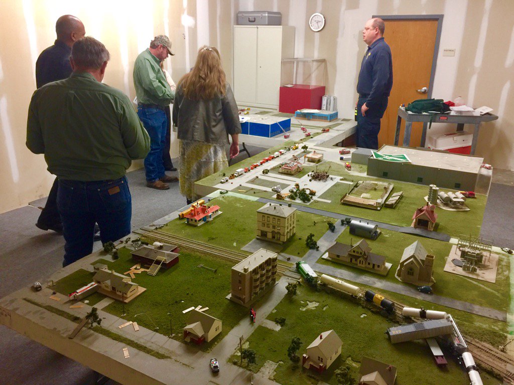 jgdegraffenreid's tweet photo. @OlatheFire HSEM ESF1 training today with Public Works. #Butlerville #HotWheels https://t.co/GGhyT2IVw3