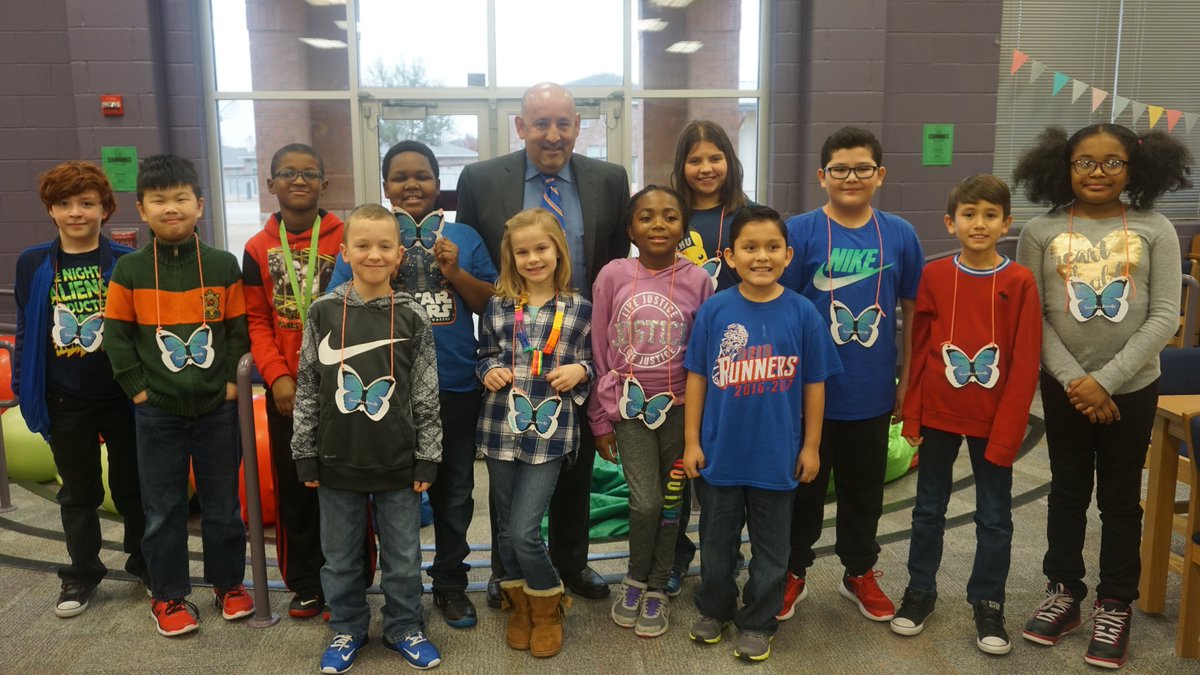 mansfieldisd's tweet photo. Board Pres. Raul Gonzalez met w/ the Kindness Club &amp; experienced some P.E. fun during his big visit to Reid ES. #SchoolBoardRecognitionMonth https://t.co/15cDWRwRwv