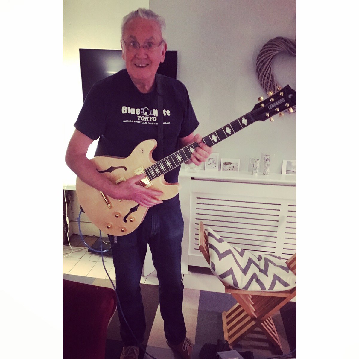 Mij➶ (@siancanseeyou) on Twitter photo So grateful for all the support we've had for <a href="/jimmullenjazz/">Jim Mullen</a>. Dad's a tough old Glaswegian, so he'll pull through this testing time soon🙌🏻 So grateful for all the support we've had for <a href="/jimmullenjazz/">Jim Mullen</a>. Dad's a tough old Glaswegian, so he'll pull through this testing time soon🙌🏻