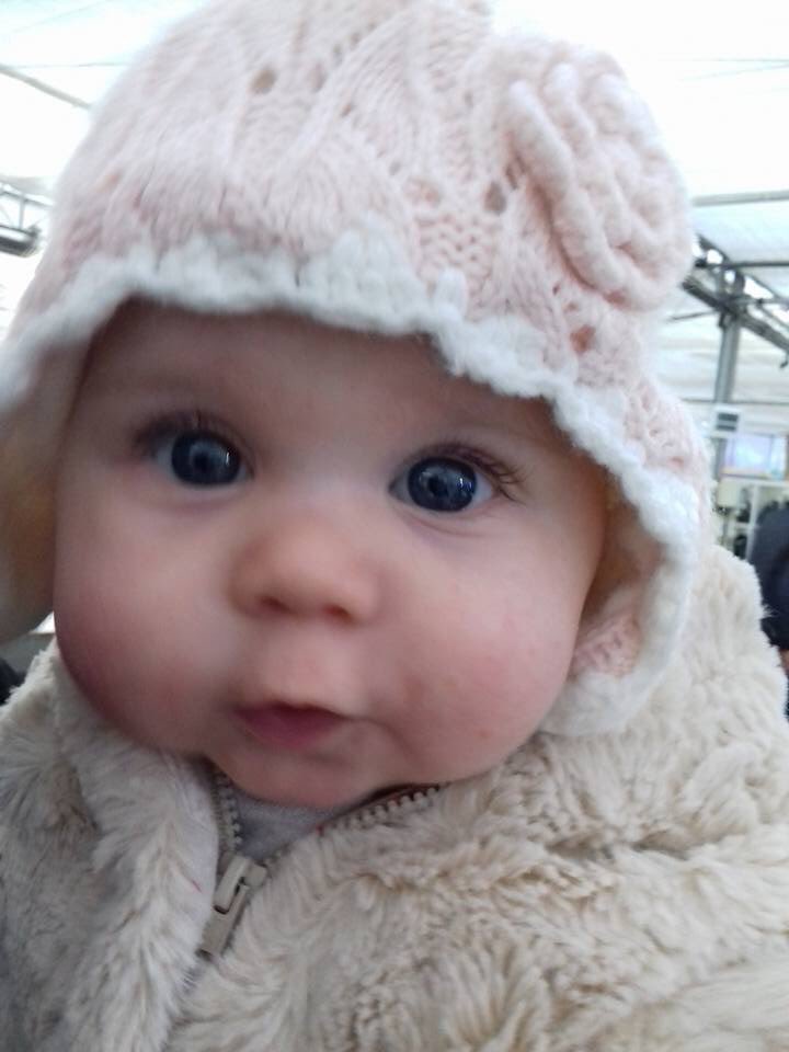 sargered23's tweet photo. Beautiful blue eyed girl! https://t.co/f6oGaqL8HM