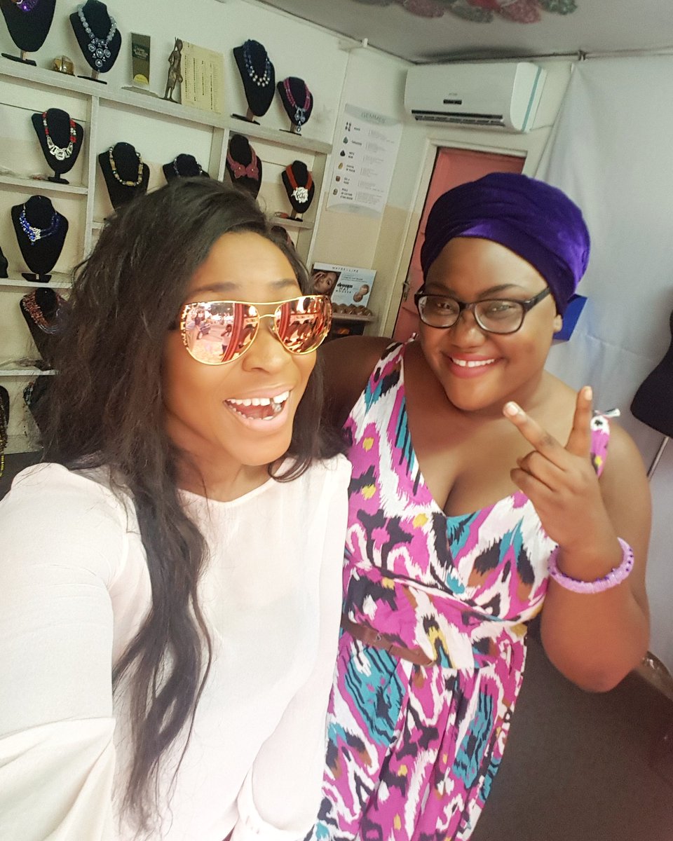 sessimeofficiel's tweet photo. Superbe séance de travail cet apres-midi avec #Jessmakeup et @PERLICIOUS1 ❤❤❤ work in progress 👌 working girls ❤ #SESSIME https://t.co/JM6RMLgkVF