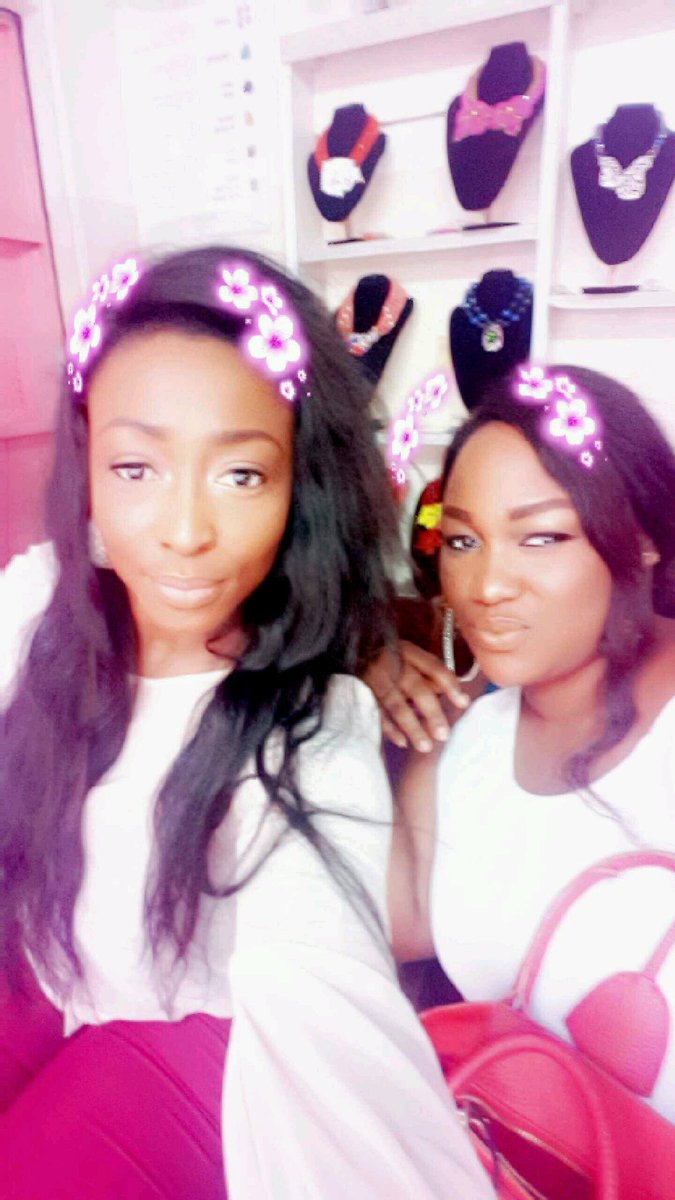 sessimeofficiel's tweet photo. Superbe séance de travail cet apres-midi avec #Jessmakeup et @PERLICIOUS1 ❤❤❤ work in progress 👌 working girls ❤ #SESSIME https://t.co/JM6RMLgkVF