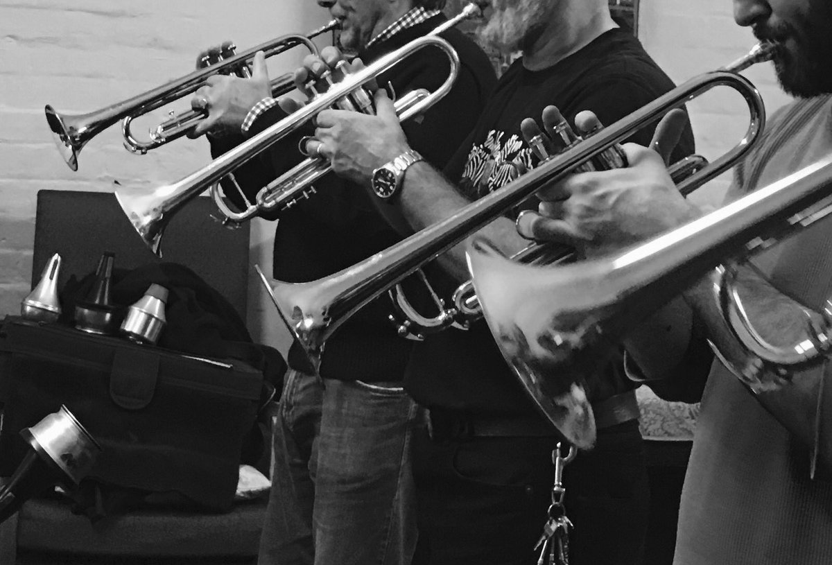 Full and powerful trumpet section working their magic from the back 🎶🎶🎶🎶
