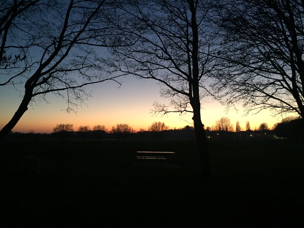 SomersetLib's tweet image. Sunset over the river Parrott #LangportLibrary #ParrettsMouth @MelangeECHO