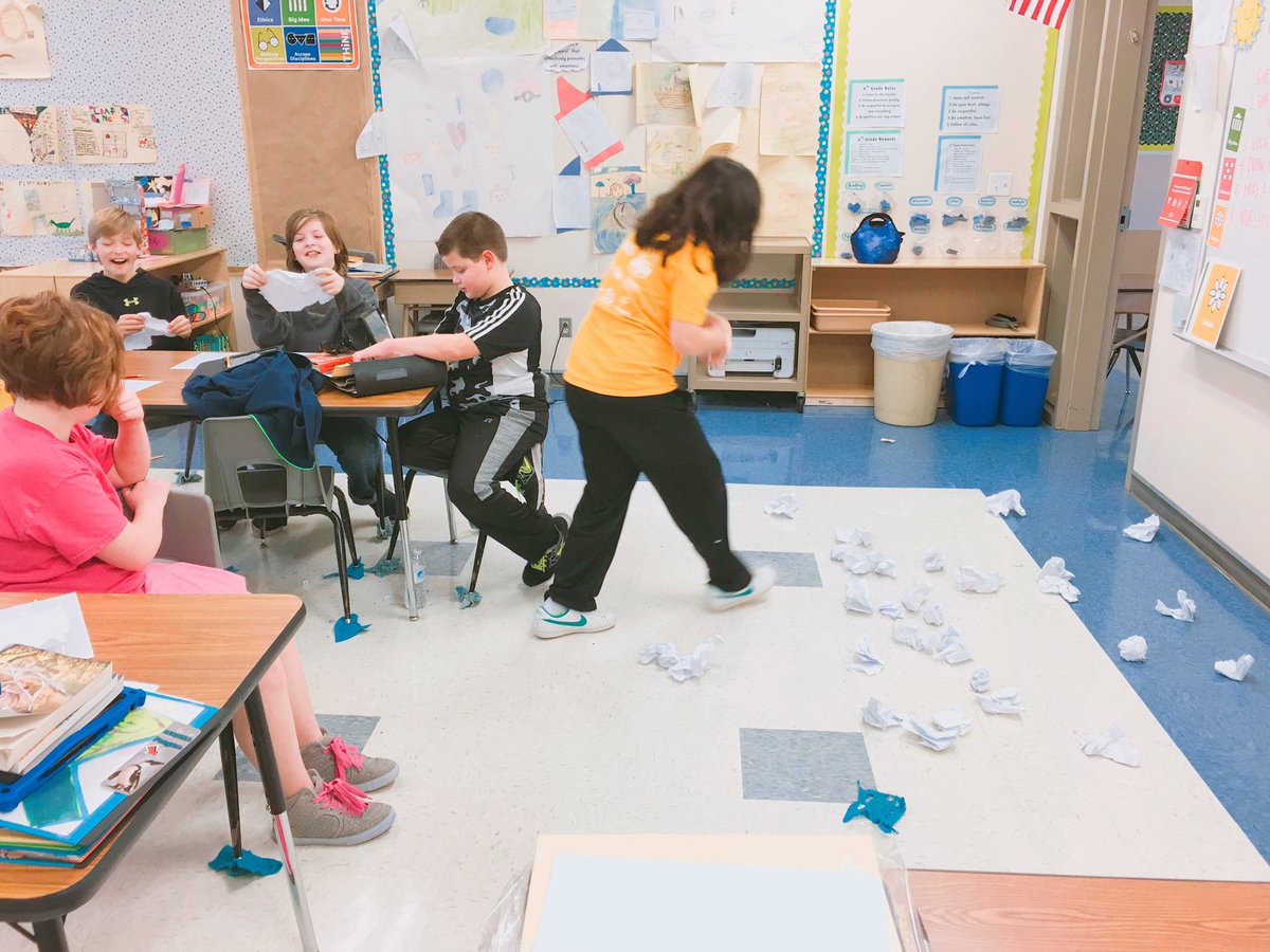 SharonLee_LEAP's tweet photo. A snowday in LEAP as 5th grade starts a brand new unit!
#LearningNewVocab #SnowballVocab #OrganizedChaos #LearningisFUN! #LISDGT #BBOPride https://t.co/dAmJXPJRc9