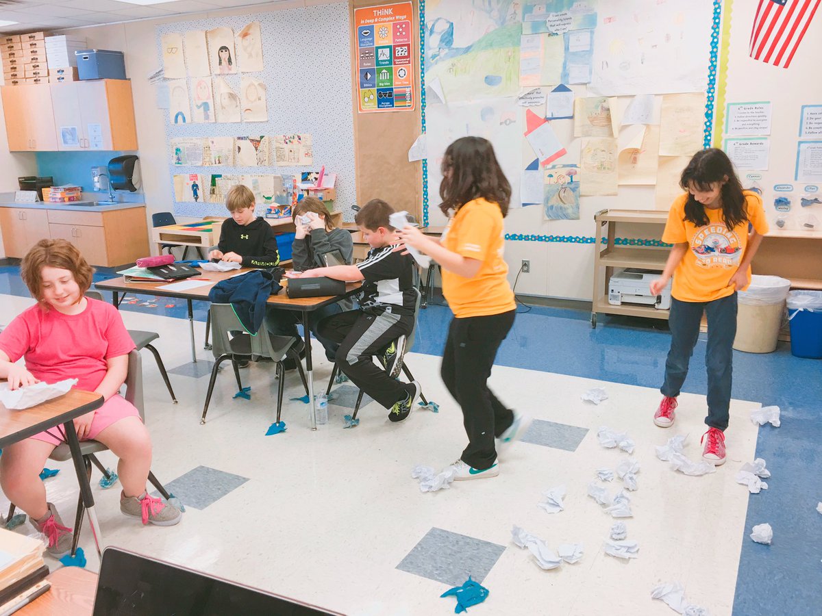 SharonLee_LEAP's tweet photo. A snowday in LEAP as 5th grade starts a brand new unit!
#LearningNewVocab #SnowballVocab #OrganizedChaos #LearningisFUN! #LISDGT #BBOPride https://t.co/dAmJXPJRc9