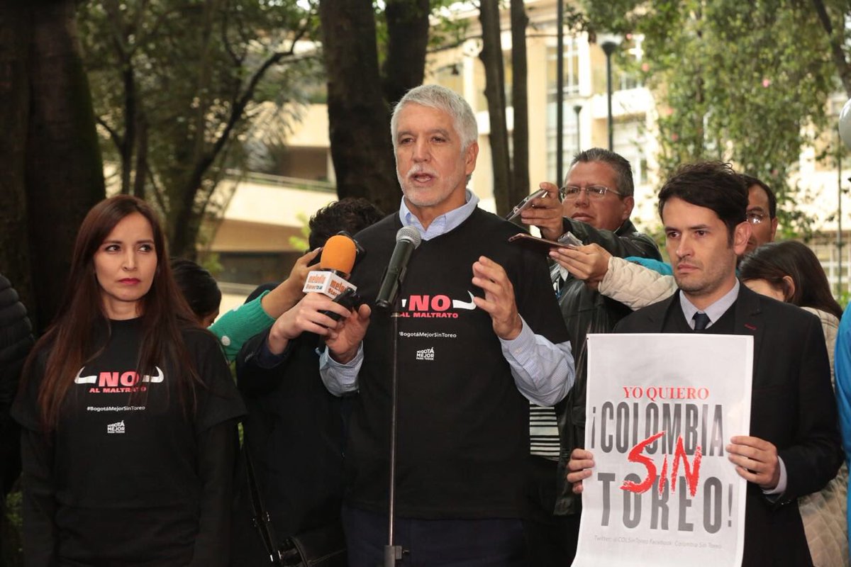 EnriquePenalosa's tweet photo. Respaldamos proyecto de Ley para prohibir los toros y todas las iniciativas para evitar maltrato animal https://t.co/Sjzp8TCTWk