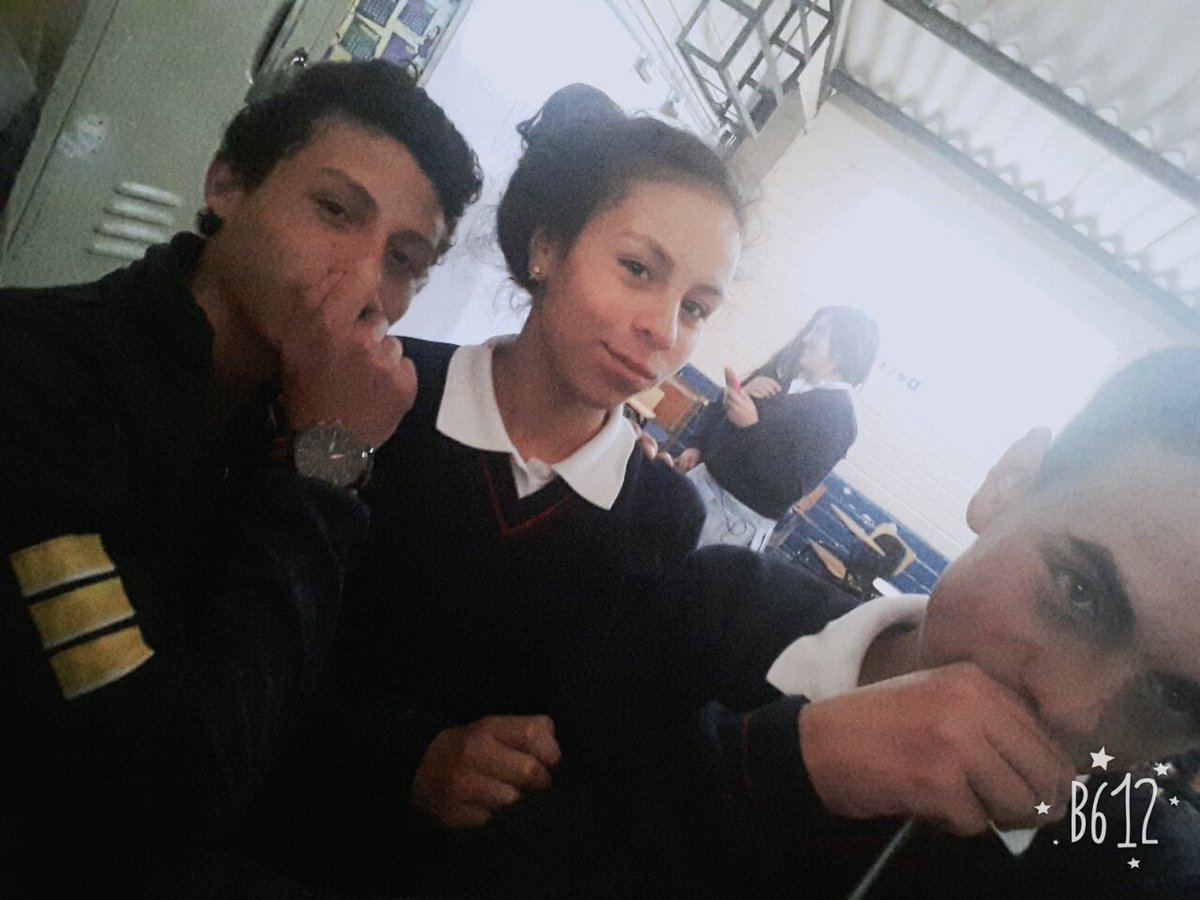 Nicolas01928's tweet photo. Las mejores Daniel👌👊
Hermosa mi Vane😍😍
#Colegio🙊 https://t.co/u27sbJSW1e