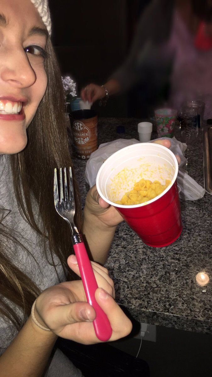 be_problems's tweet image. me at parties