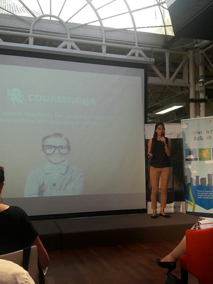 SWSantiagoChile's tweet photo. El 4to equipo presentando en el #PitchFinale de @TheSFactoryCL es #Courseninja con su founder @Anki17054560 https://t.co/3MndO3eWD2