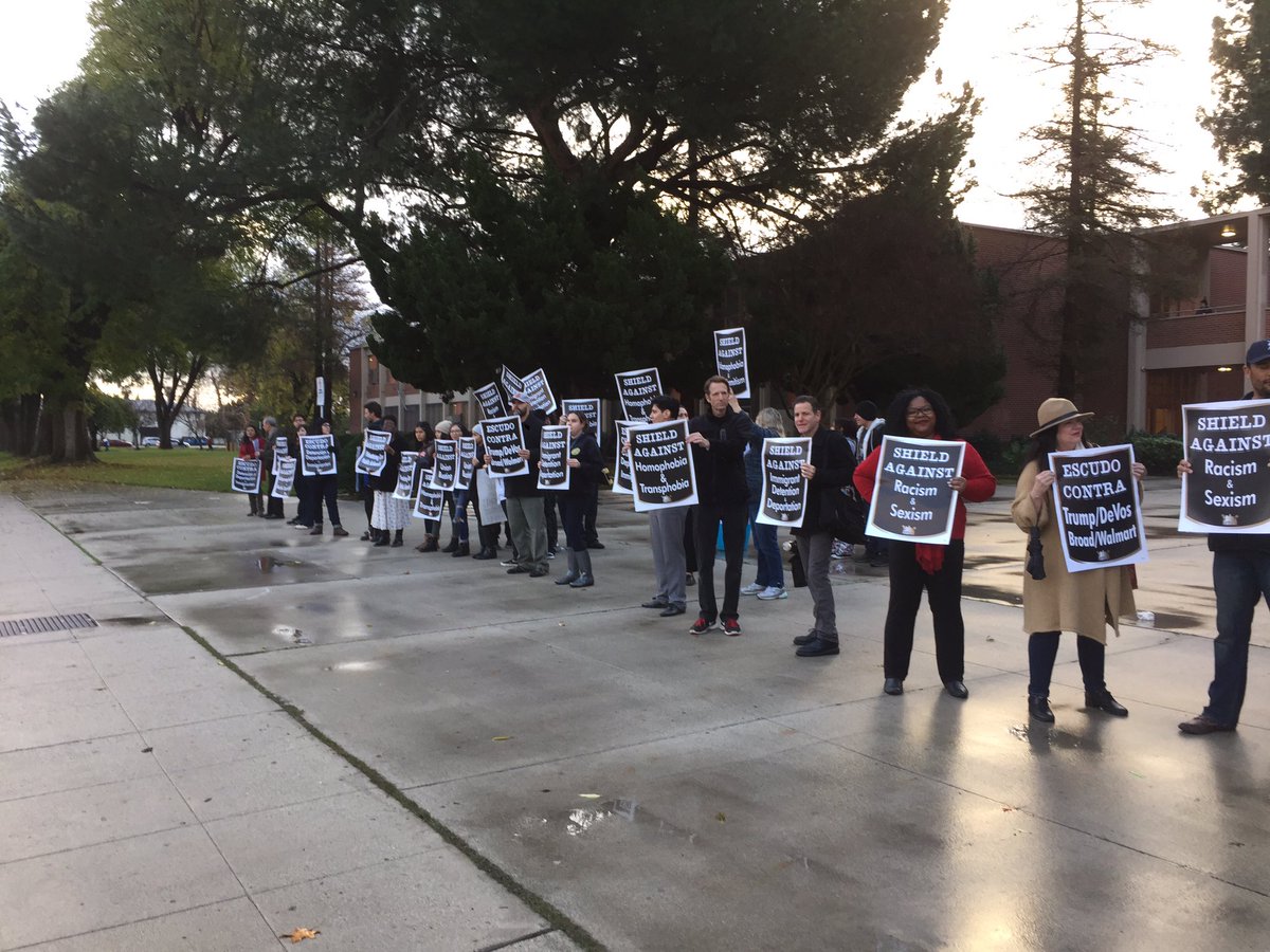 GrantHumanitas's tweet photo. @TheRealDonaIdTr We have no confidence in DeVos. Protect public schools! #utla #SchoolTrump #granths https://t.co/DyYemYRbOV