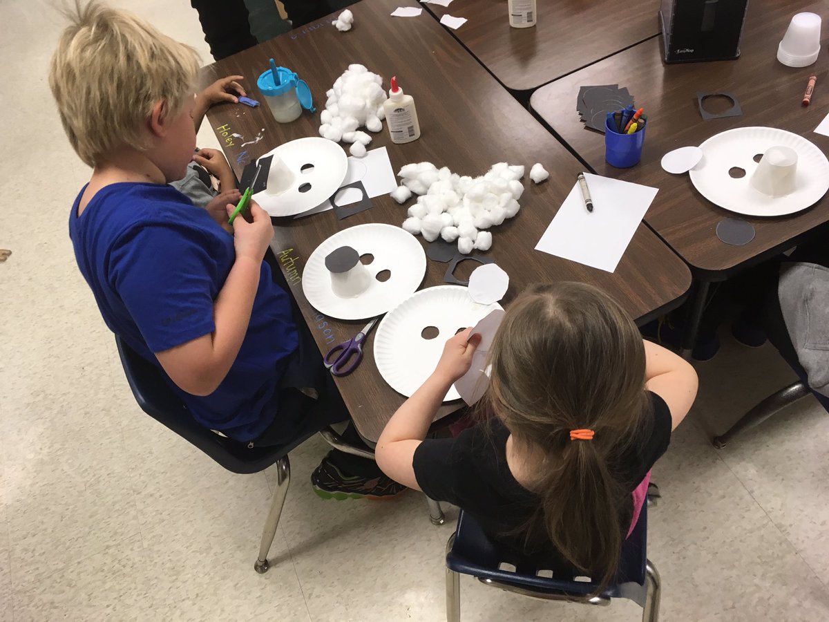 MsDarling3's tweet photo. We love being role models, even if it takes extra time! So, we are volunteering with Headstart!#gfschools #MsDs3s https://t.co/S8ZRkJJxYA