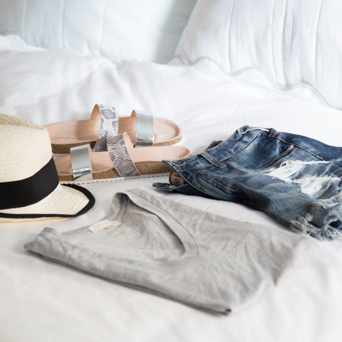 KeatonRow's tweet image. Whether your next vacation includes sun or snow, your KR stylist will make sure you are traveling in style.  bit.ly/2ec3srS