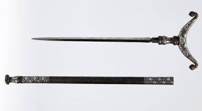 グピティー・アガー：15世紀頃からインドで使われた仕込み杖の一種。全長40～60cm。統治者が謁見や演説など行う際、予期せぬ非常時が起こることに備えて携帯した。T字型の柄頭を持つ杖の形状。中に仕込んだ剣は両刃のものが主流。