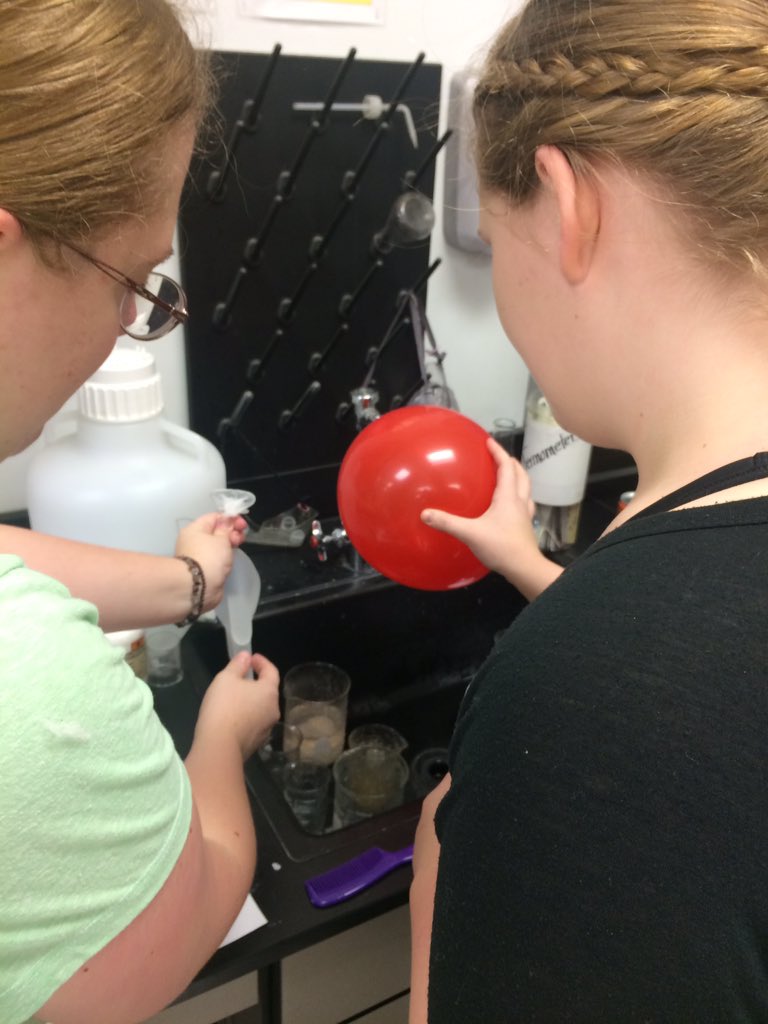 MelindaAholt's tweet photo. Static electricity and attraction in Sifling's class! Did you know that water is positively and negatively charged? #learninginscience https://t.co/AgjstvUaxx