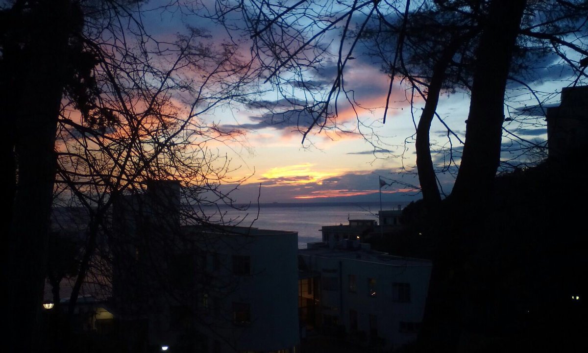 spada_davide93's tweet photo. "Ecco il sole scompare all'estremo orizzonte; scende l'ombra e il silenzio sulle fatiche umane" https://t.co/GRS80OYkbY