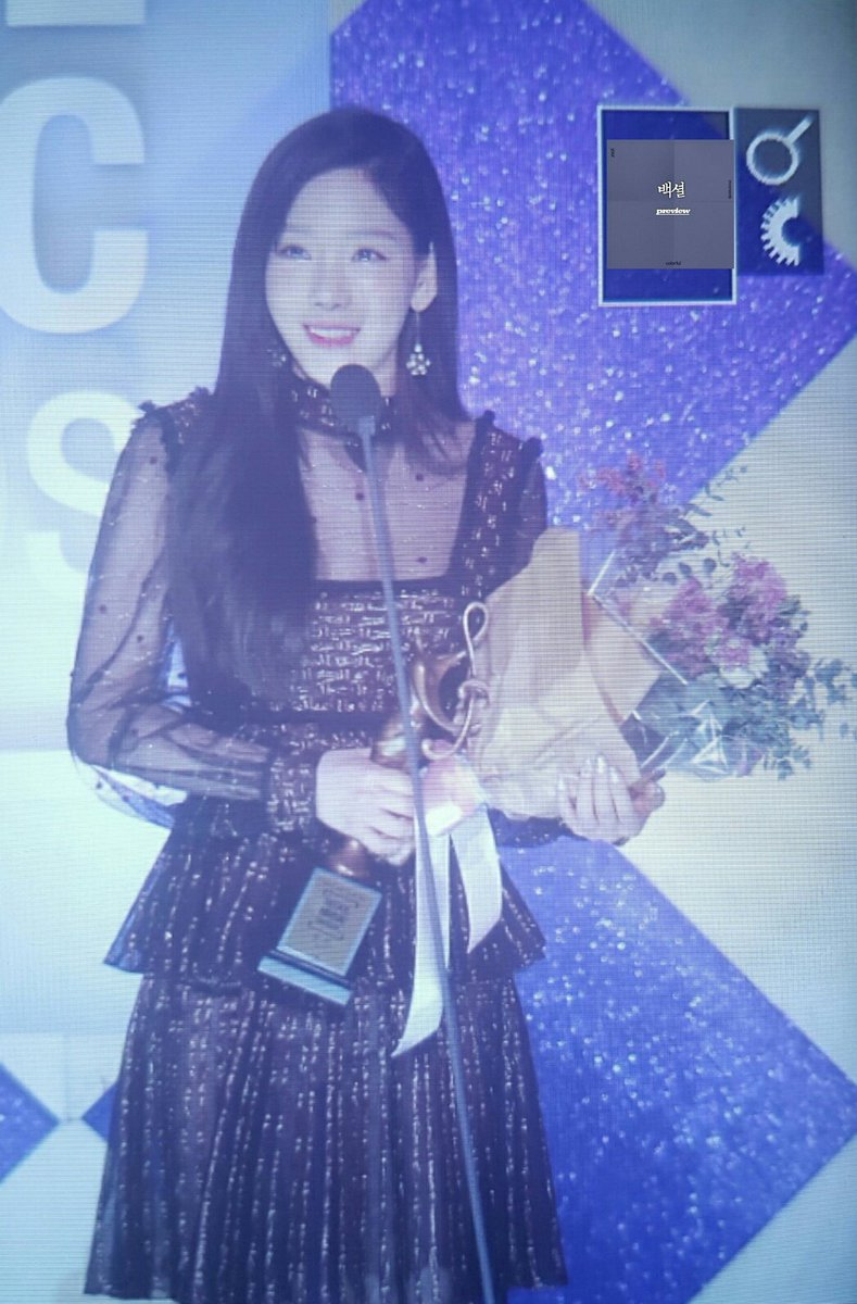 [PIC][19-01-2016]TaeYeon tham dự " 26th High1 Seoul Music Award" vào tối nay C2jERP1WgAEiIL7