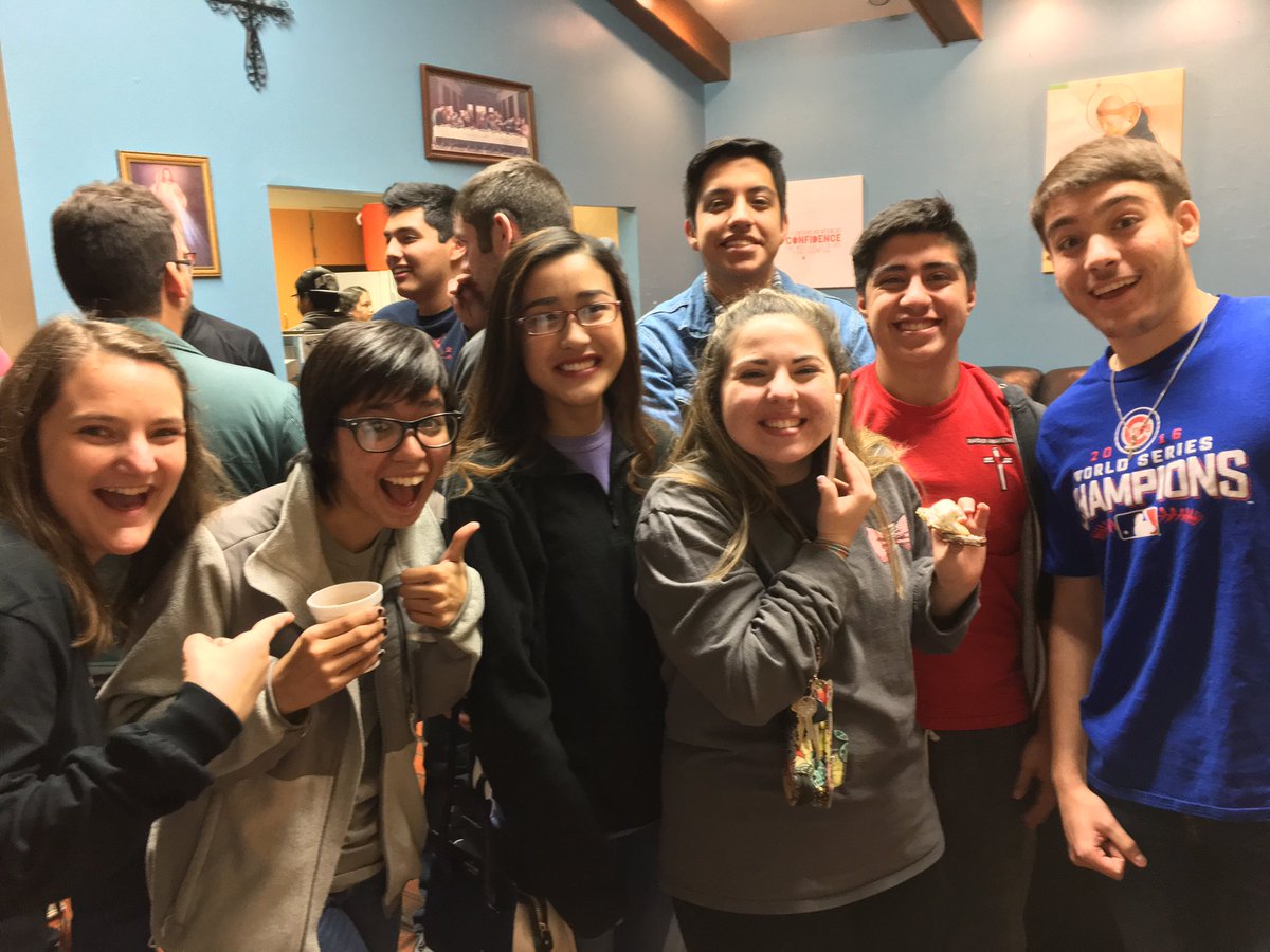 RaiderCatholic's tweet image. Some pictures from yesterday's Hot Chocolate &amp;amp; S'mores by @TECHCSA and #DYRT! #raidercatholic #spring #welcomeweek #CSA